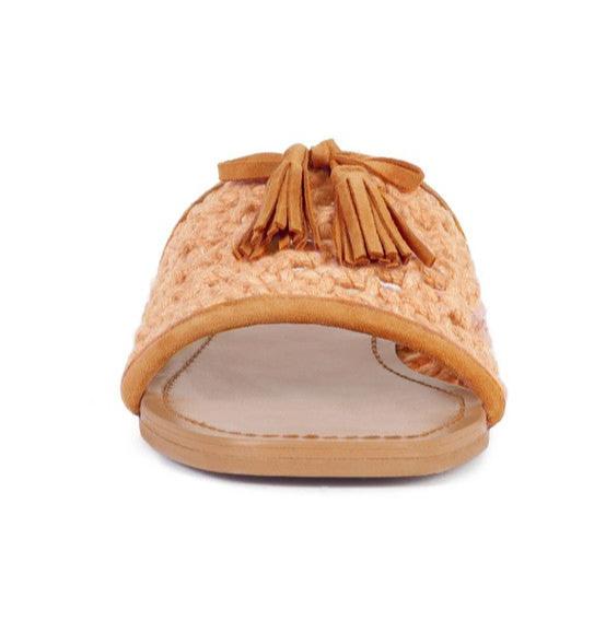CEDAR HANDWOVEN NATURAL TASSEL FLATS